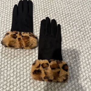 Elegant Black Gloves with Faux Fur Trim